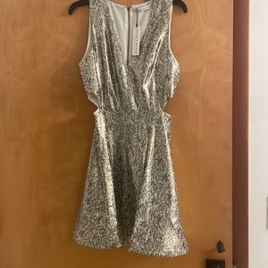 NWT size 8 Alice & Olivia brocade-style metallic dress & waist cutout details